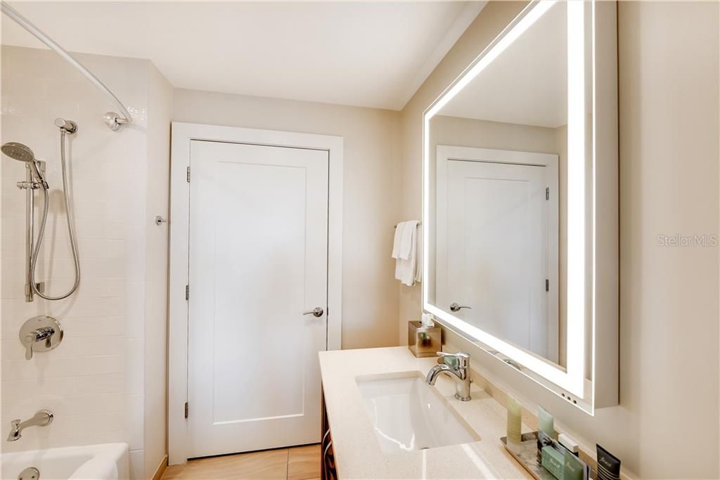 Recently Sold: $725,000 (2 beds, 2 baths, 1053 Square Feet)