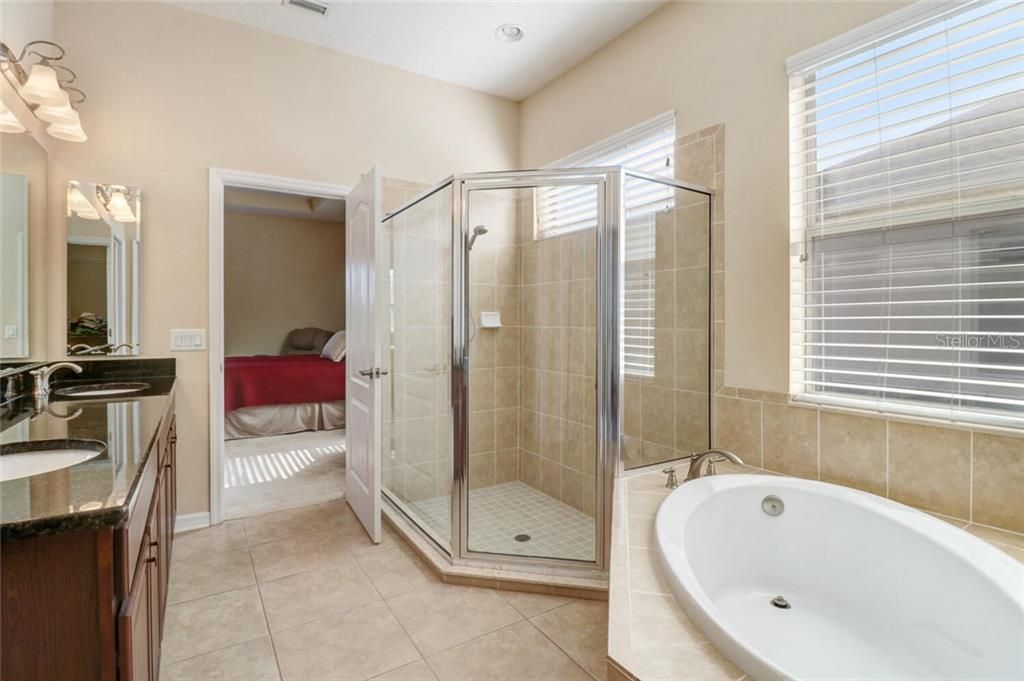 最近售出: $415,000 (4 贝兹, 3 浴室, 2629 平方英尺)