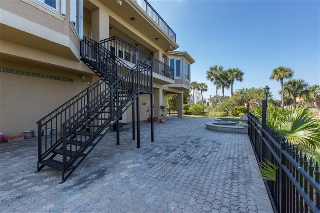 Recently Sold: $1,645,000 (4 beds, 4 baths, 4073 Square Feet)