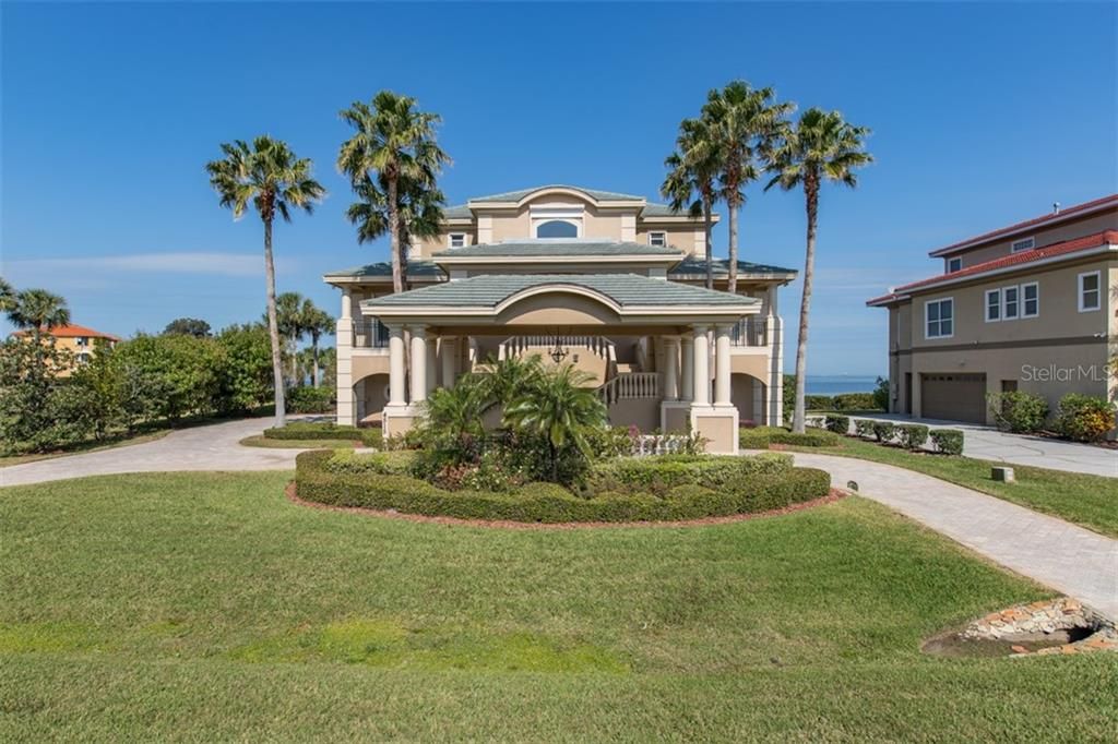 Recently Sold: $1,645,000 (4 beds, 4 baths, 4073 Square Feet)
