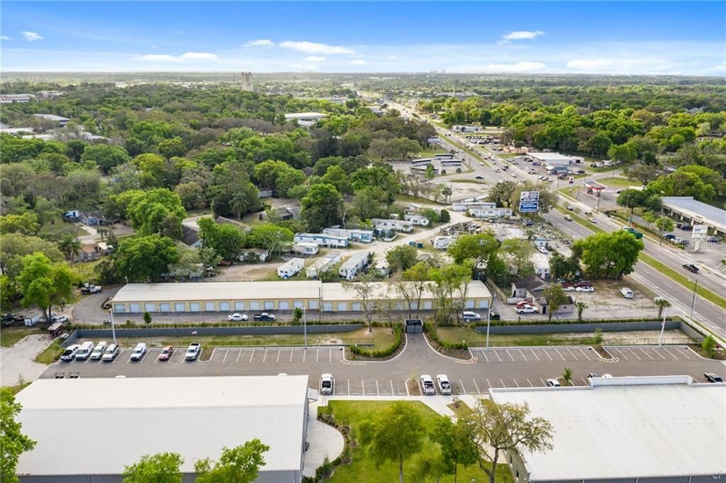 Warehouse with additional building facing N. OBT!