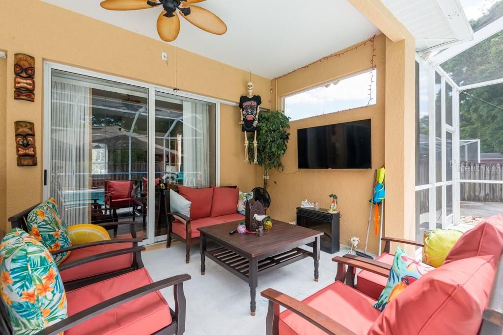 Recently Sold: $425,000 (4 beds, 3 baths, 2393 Square Feet)