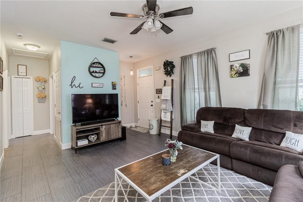 Recently Sold: $185,000 (2 beds, 2 baths, 1043 Square Feet)