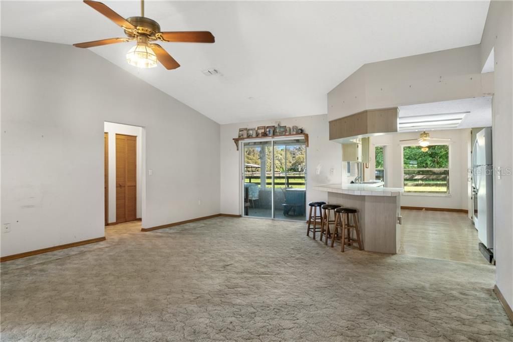 Recently Sold: $355,000 (3 beds, 2 baths, 1484 Square Feet)