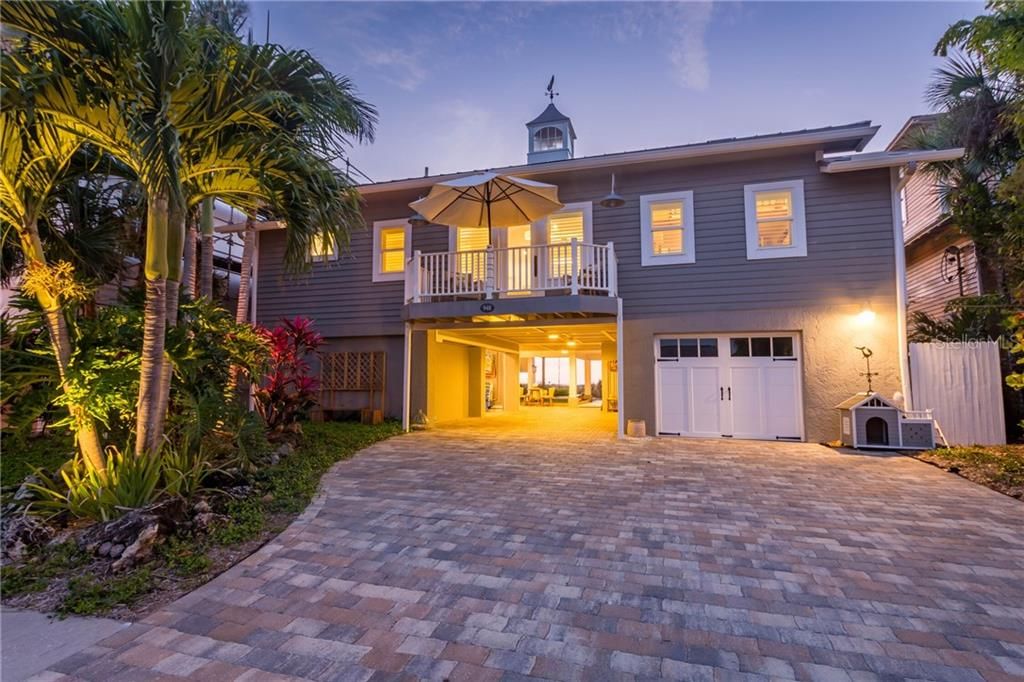 Recently Sold: $3,500,000 (2 beds, 2 baths, 2250 Square Feet)