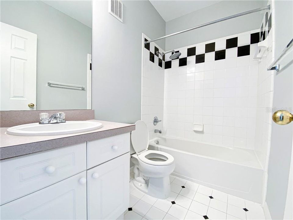 最近售出: $390,000 (3 贝兹, 2 浴室, 1856 平方英尺)
