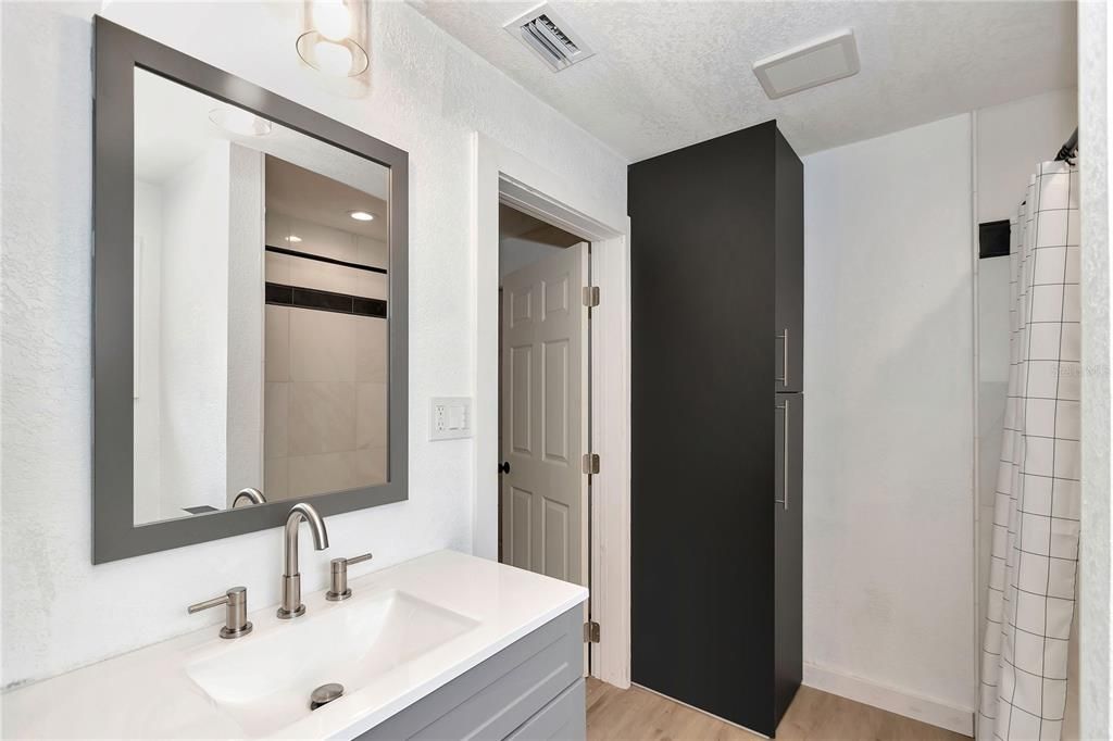 Recently Sold: $299,900 (2 beds, 2 baths, 1056 Square Feet)