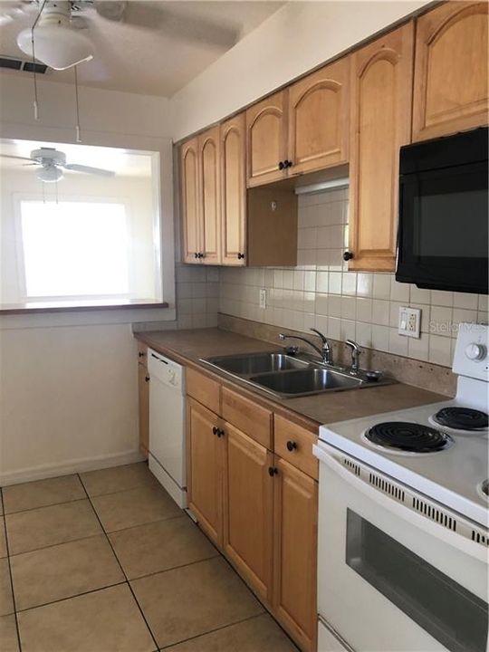 Recently Rented: $1,195 (2 beds, 1 baths, 740 Square Feet)