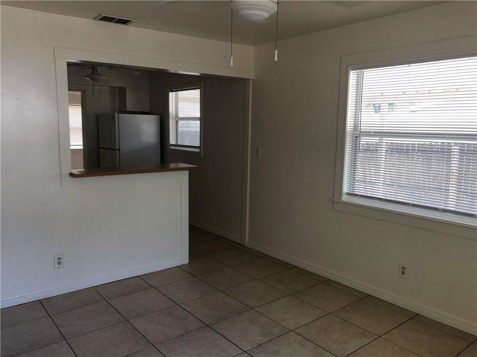 Recently Rented: $1,195 (2 beds, 1 baths, 740 Square Feet)