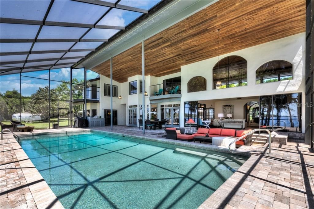 Recently Sold: $1,850,000 (5 beds, 4 baths, 6804 Square Feet)