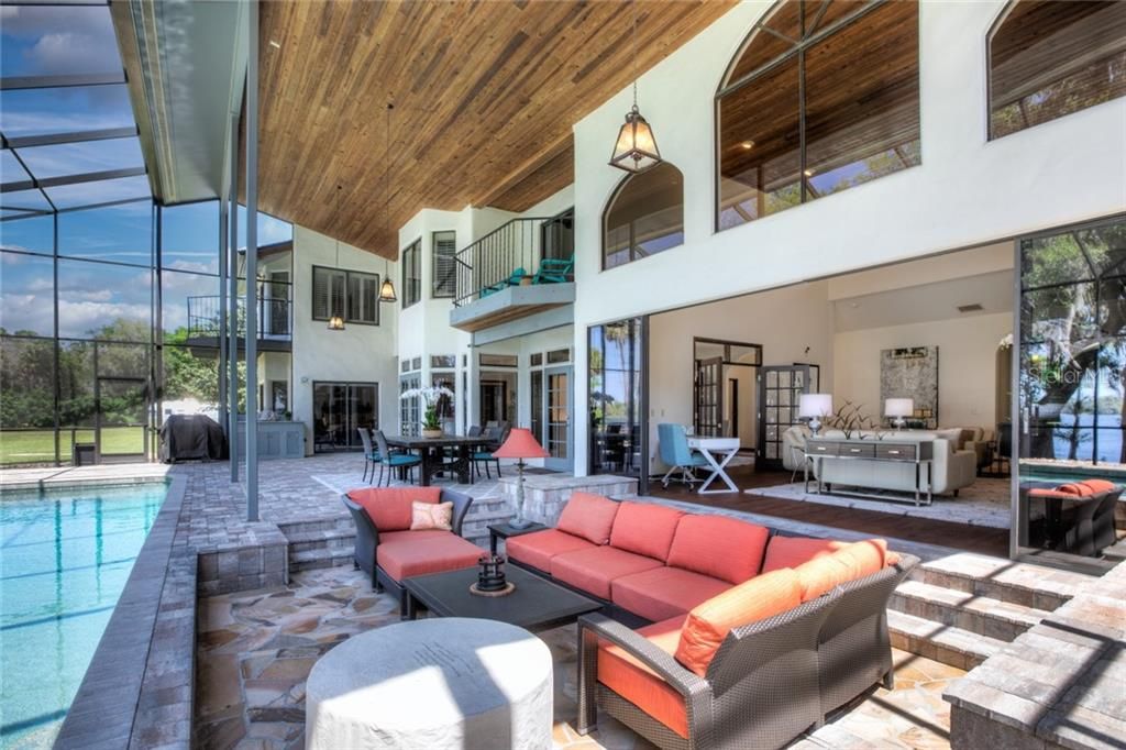 Recently Sold: $1,850,000 (5 beds, 4 baths, 6804 Square Feet)