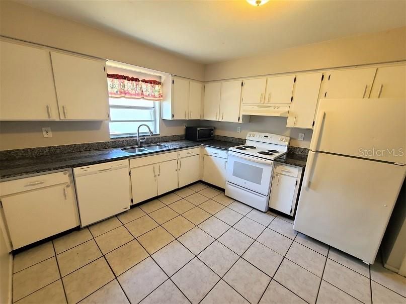 Recently Rented: $1,200 (3 beds, 2 baths, 1280 Square Feet)