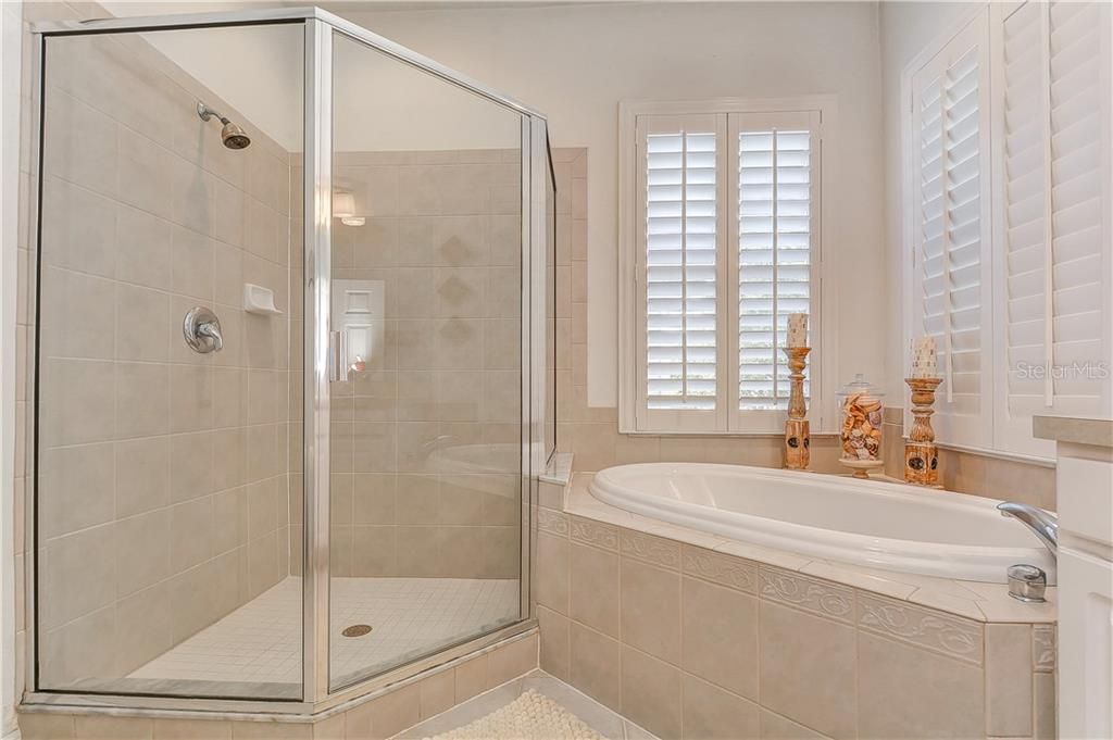 最近售出: $519,900 (4 贝兹, 3 浴室, 2543 平方英尺)