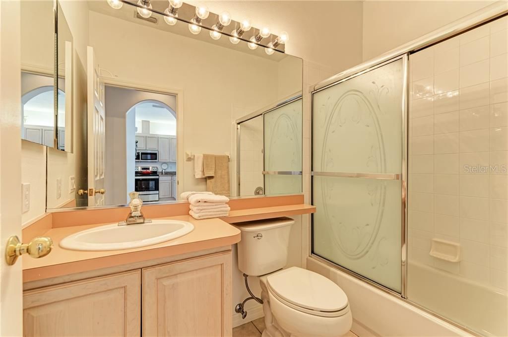 最近售出: $310,000 (2 贝兹, 2 浴室, 1308 平方英尺)