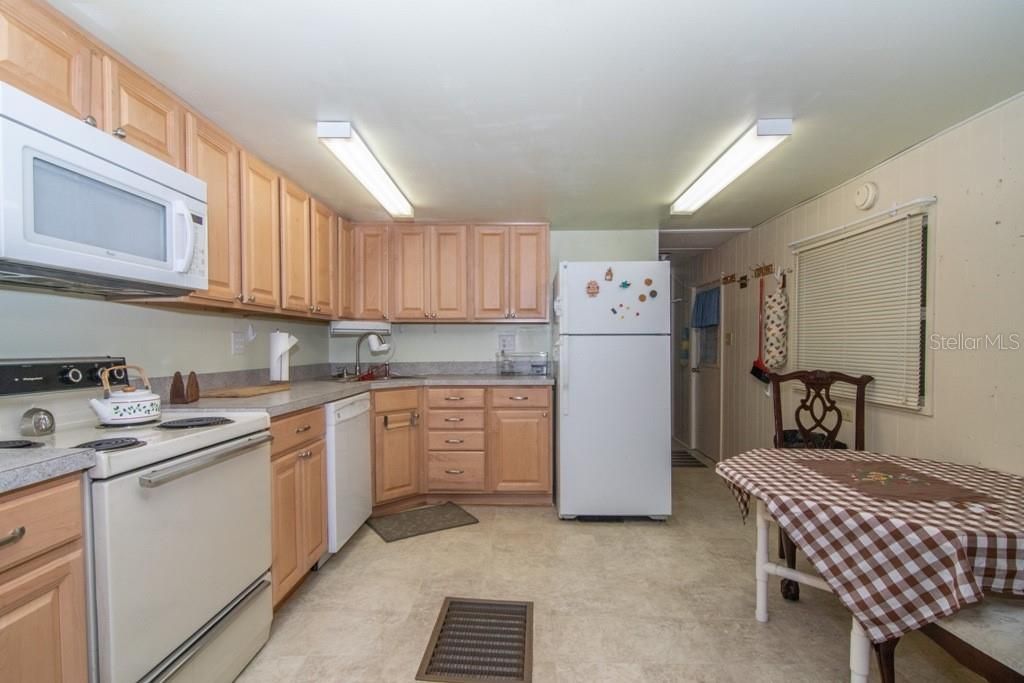 Recently Sold: $49,900 (2 beds, 2 baths, 812 Square Feet)
