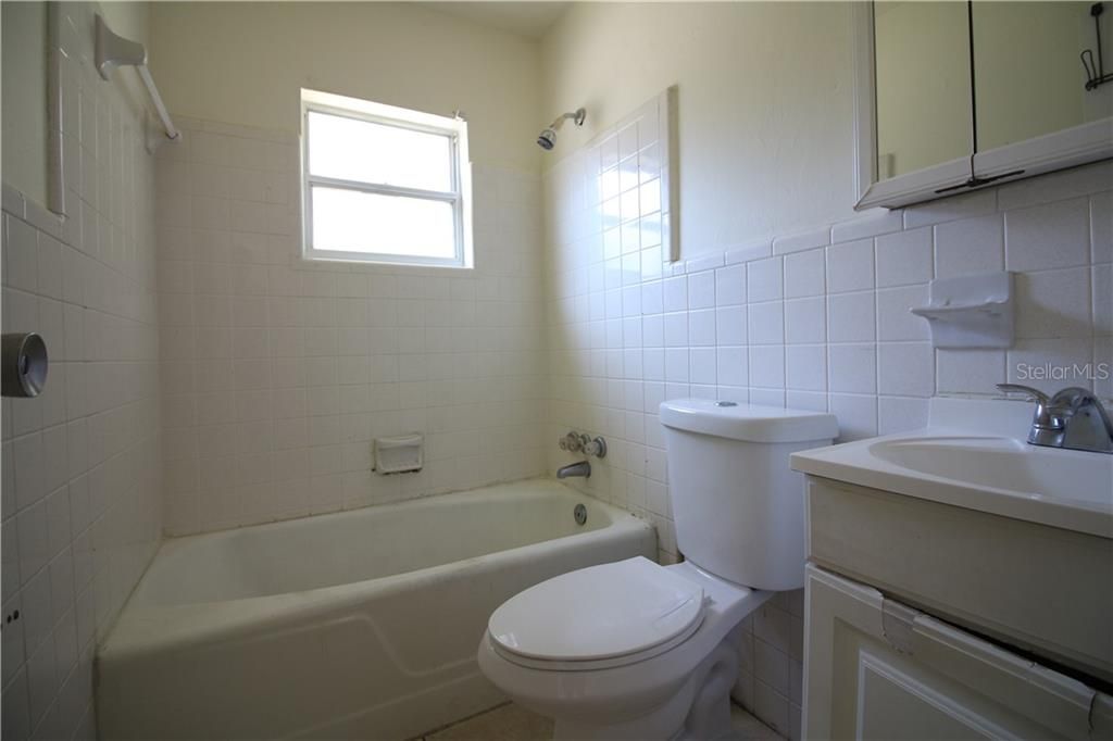 Недавно арендовано: $1,000 (3 спален, 1 ванн, 1040 Квадратных фут)