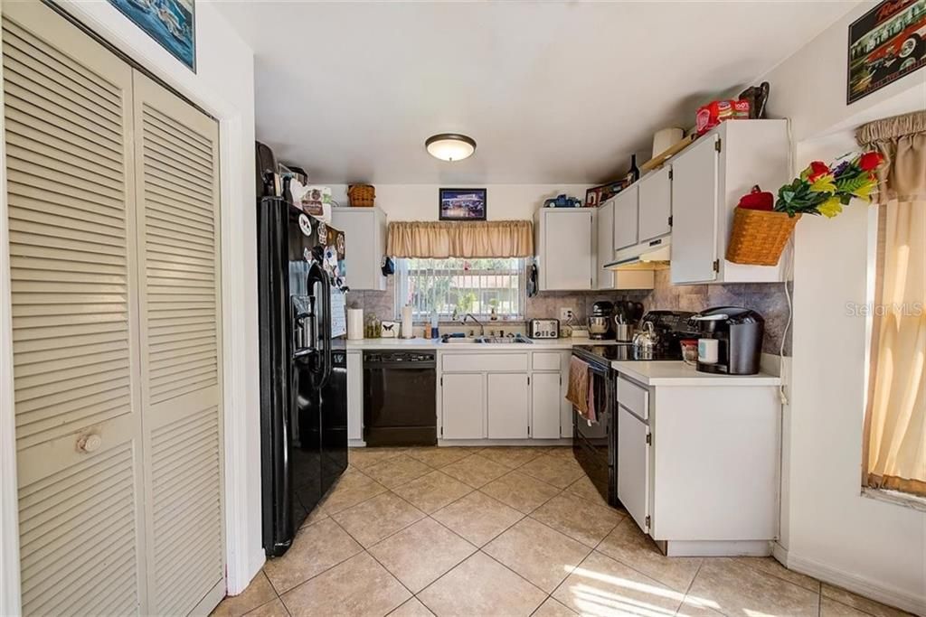 Recently Sold: $185,000 (3 beds, 2 baths, 1136 Square Feet)
