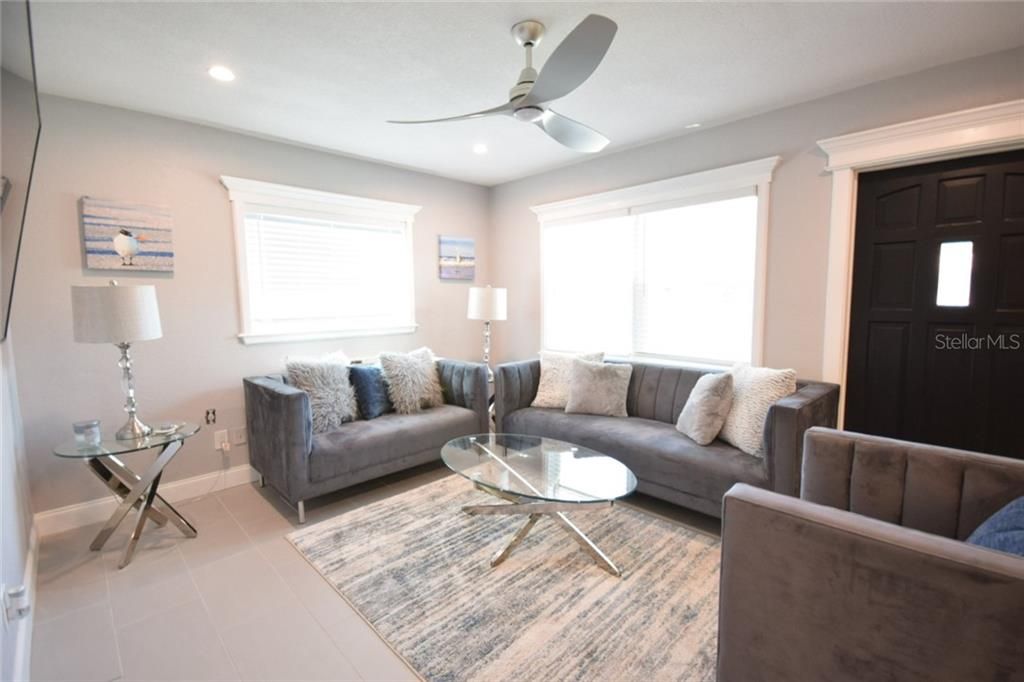 Recently Sold: $275,000 (3 beds, 1 baths, 1036 Square Feet)