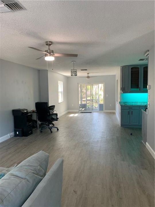 Recently Sold: $174,900 (2 beds, 2 baths, 1303 Square Feet)