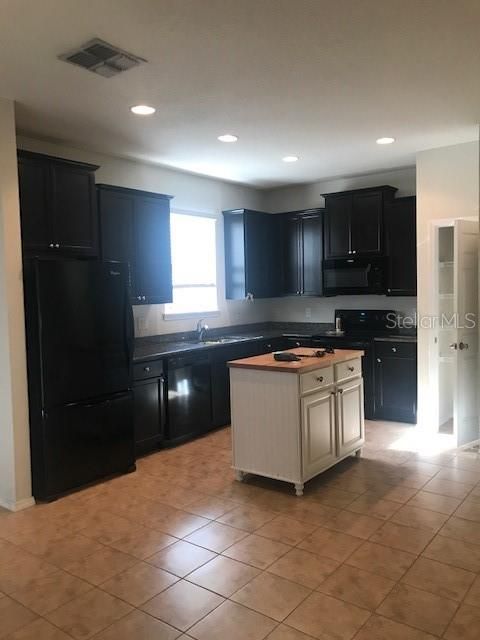 Recently Sold: $235,000 (3 beds, 2 baths, 1443 Square Feet)