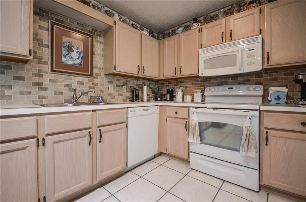 Recently Sold: $154,900 (2 beds, 2 baths, 1748 Square Feet)