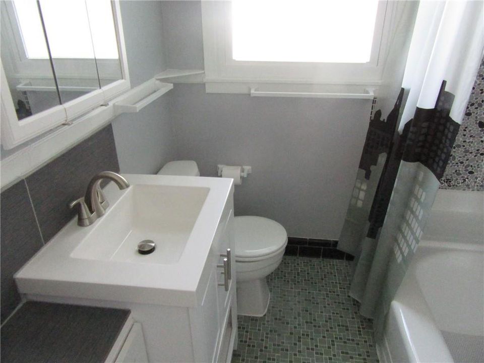 Недавно арендовано: $1,600 (2 спален, 1 ванн, 1004 Квадратных фут)