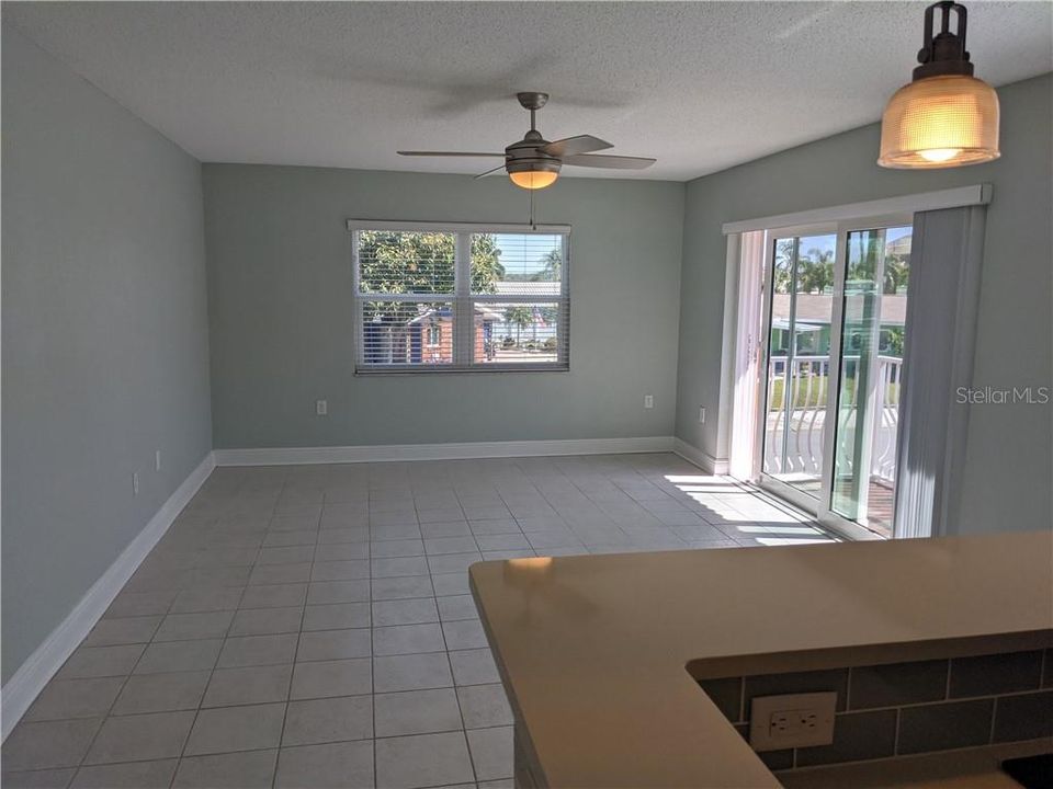 Recently Sold: $240,000 (1 beds, 1 baths, 713 Square Feet)
