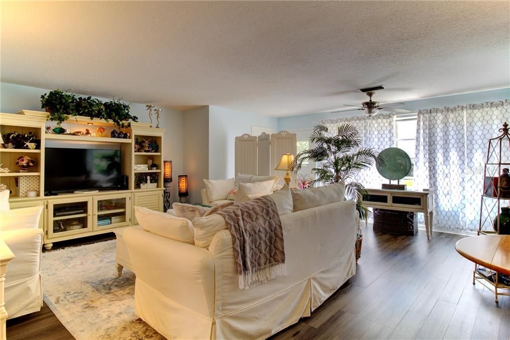 Recently Sold: $115,000 (1 beds, 1 baths, 1055 Square Feet)