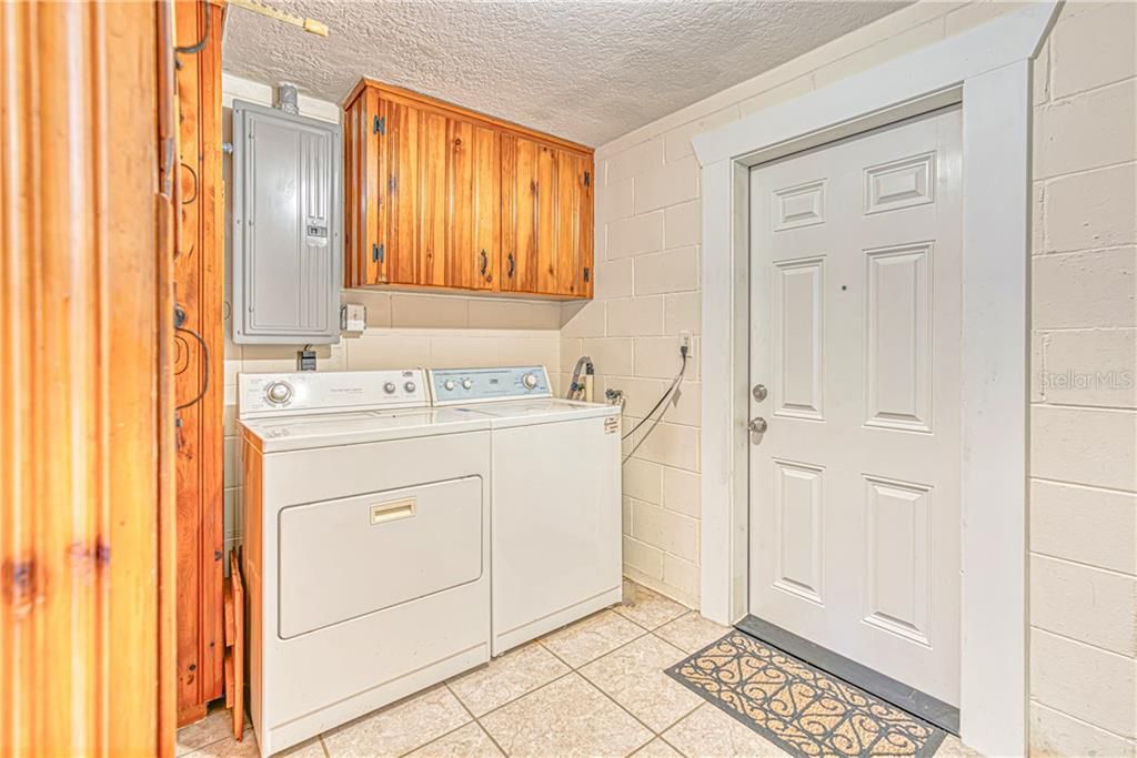 Recently Sold: $185,000 (2 beds, 1 baths, 1325 Square Feet)