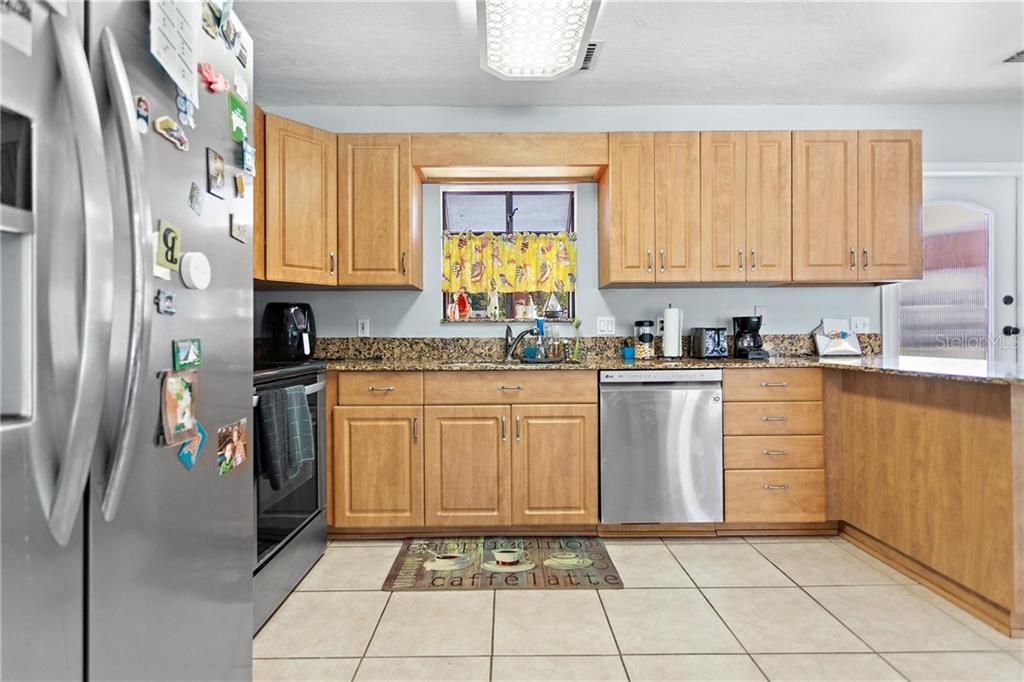 Recently Sold: $325,000 (3 beds, 2 baths, 1483 Square Feet)