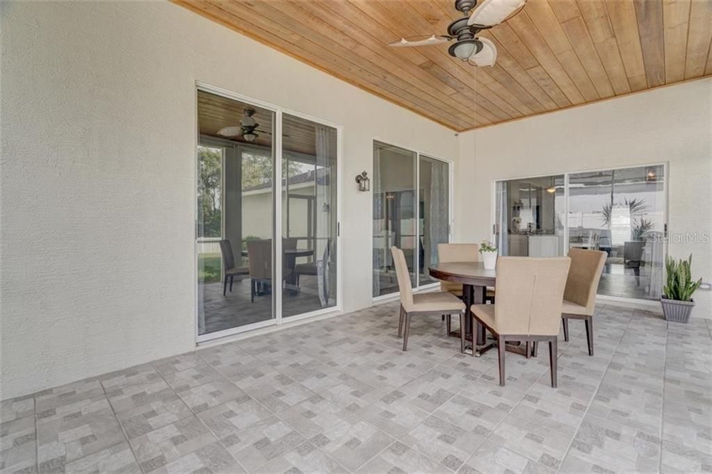 Recently Sold: $425,000 (4 beds, 2 baths, 2094 Square Feet)