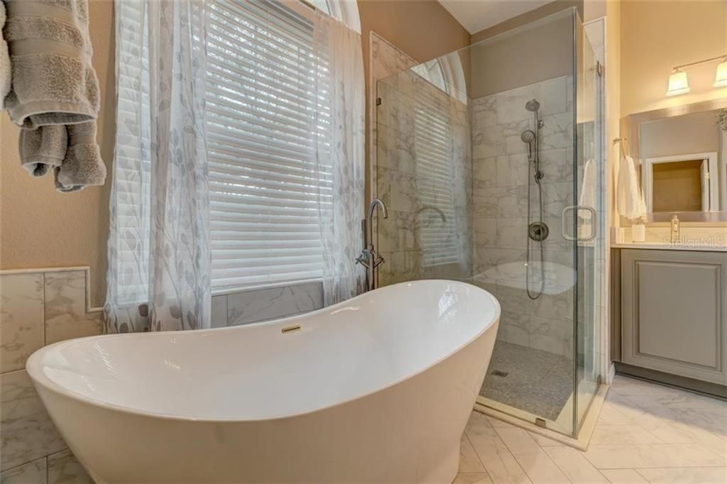 最近售出: $425,000 (4 贝兹, 2 浴室, 2094 平方英尺)