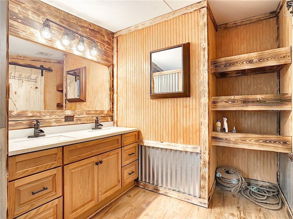 Недавно продано: $175,000 (3 спален, 2 ванн, 1296 Квадратных фут)