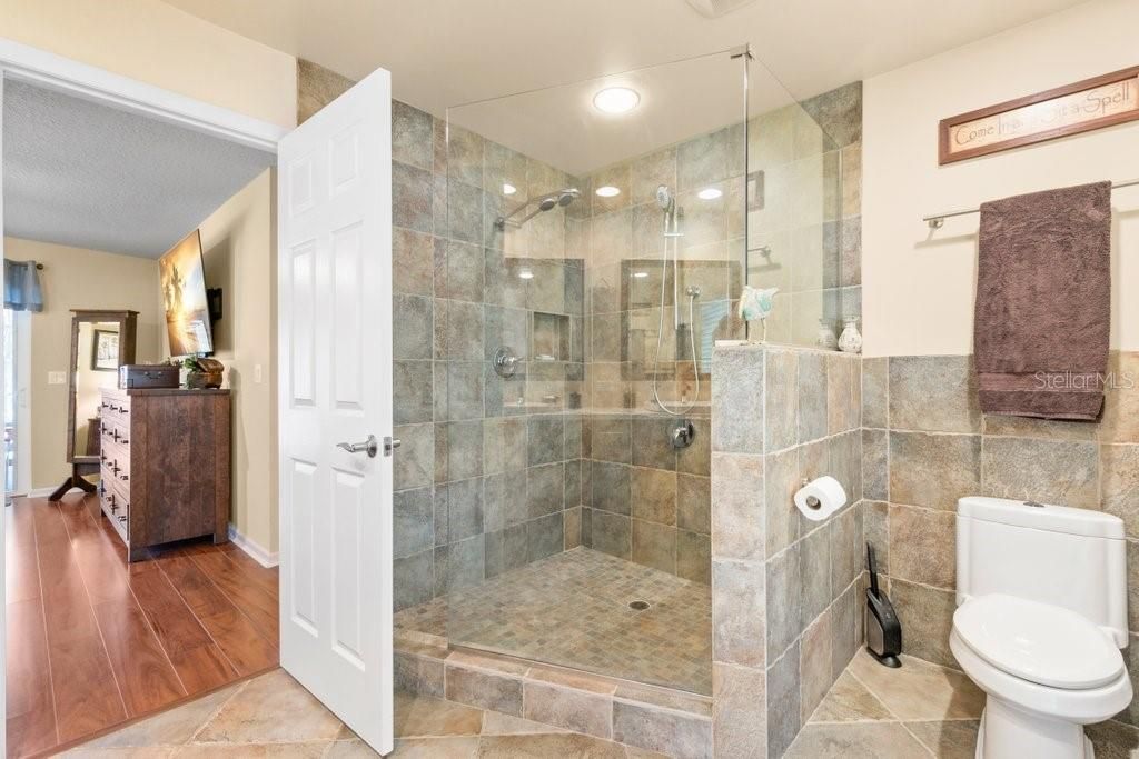 最近售出: $470,000 (3 贝兹, 2 浴室, 2172 平方英尺)