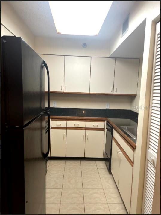 Recently Sold: $144,900 (1 beds, 1 baths, 740 Square Feet)