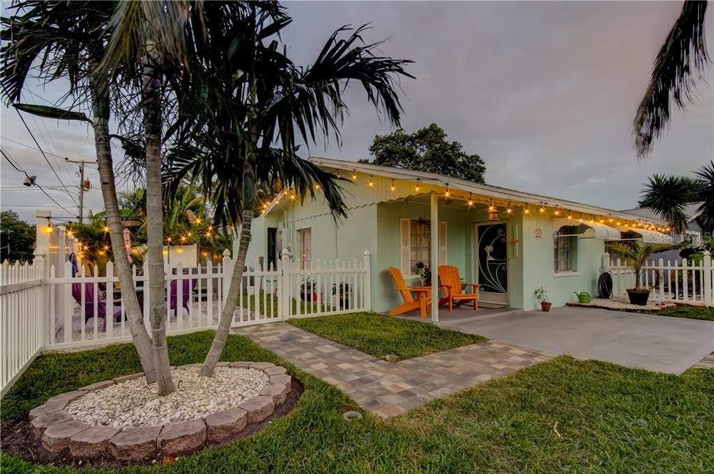 YOU WILL LOVE COMING HOME TO THIS BEACH COTTAGE AFTER YOU WATCH THE SUNSET!!