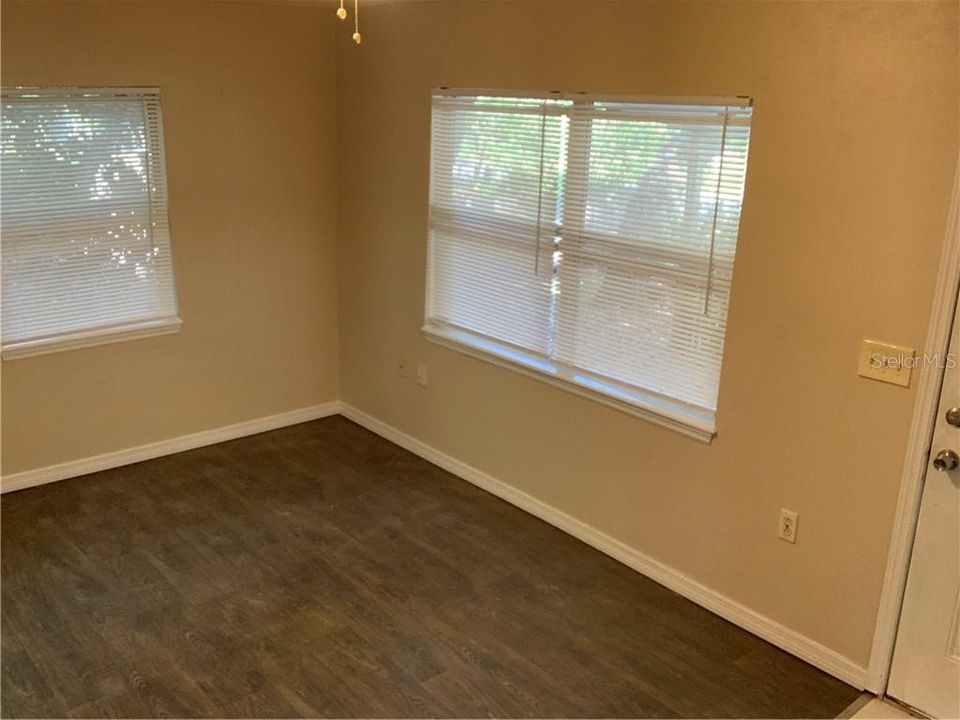 Recently Rented: $925 (2 beds, 1 baths, 850 Square Feet)