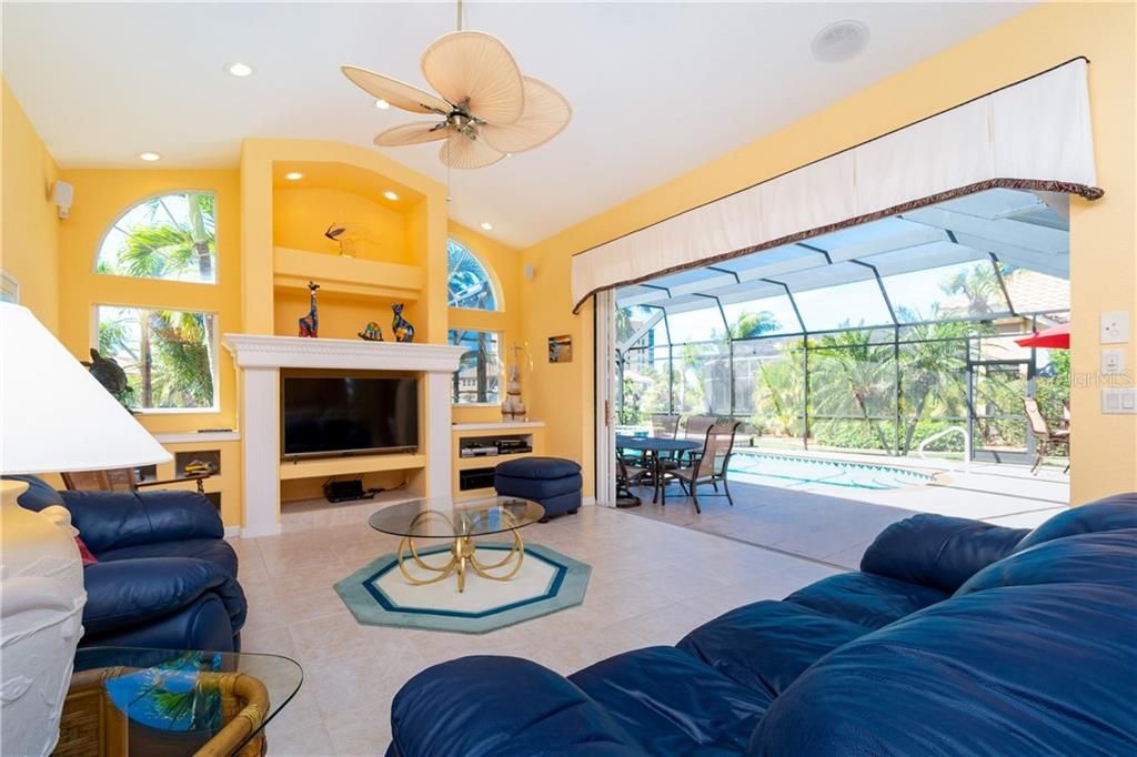Recently Sold: $975,000 (3 beds, 2 baths, 2701 Square Feet)