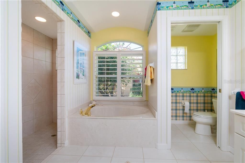 最近售出: $975,000 (3 贝兹, 2 浴室, 2701 平方英尺)