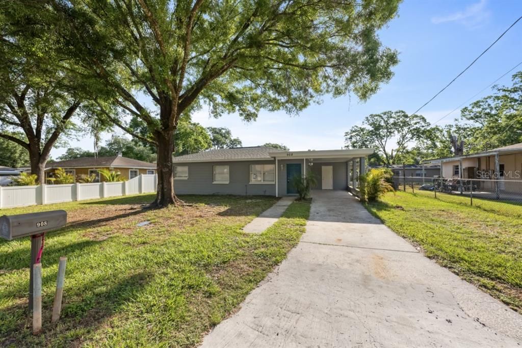 Recently Sold: $229,000 (3 beds, 2 baths, 1303 Square Feet)