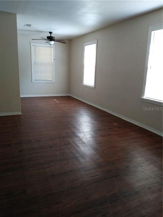 Recently Rented: $925 (3 beds, 1 baths, 980 Square Feet)