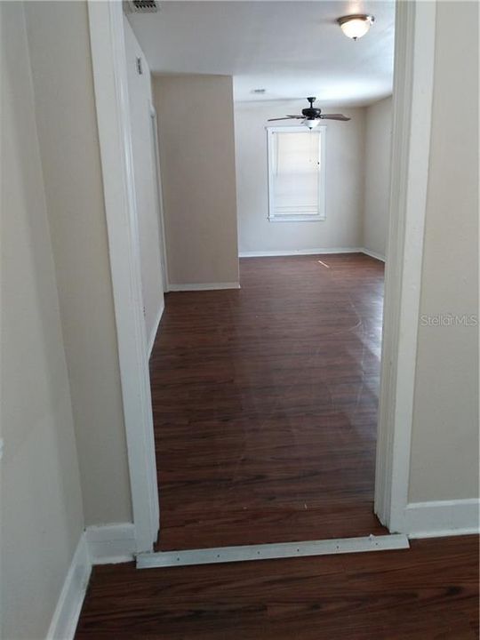 Recently Rented: $925 (3 beds, 1 baths, 980 Square Feet)