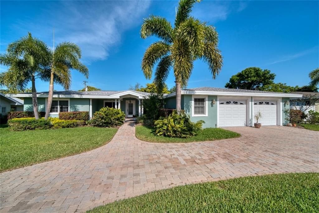 Recently Sold: $639,900 (3 beds, 3 baths, 2768 Square Feet)