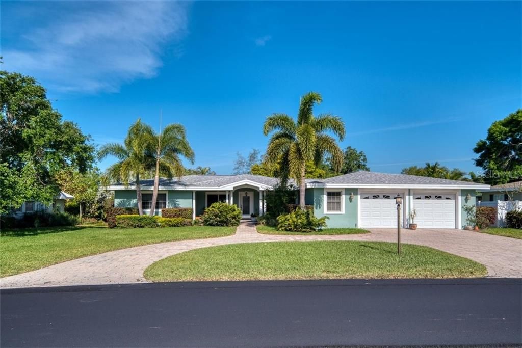 Recently Sold: $639,900 (3 beds, 3 baths, 2768 Square Feet)