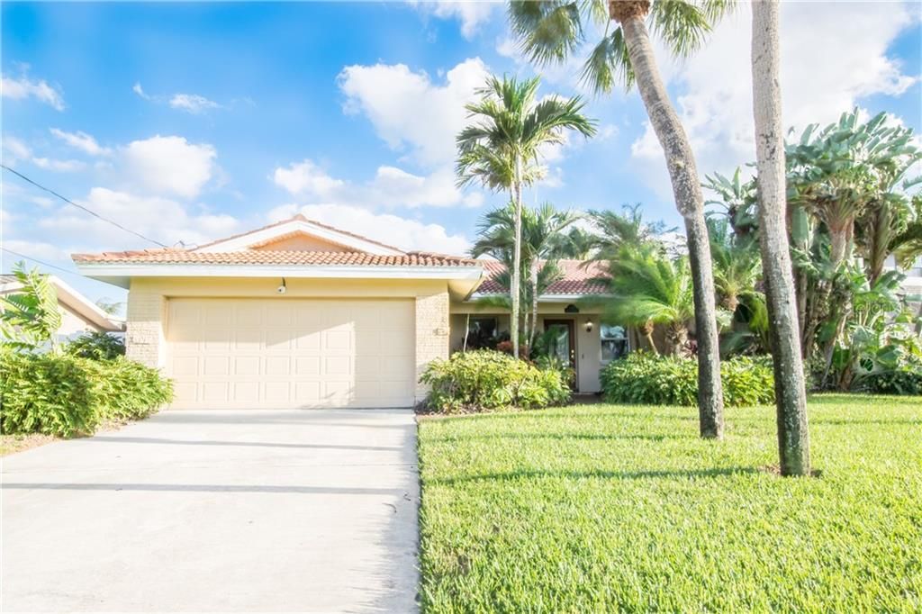 Recently Sold: $1,350,000 (3 beds, 2 baths, 1984 Square Feet)