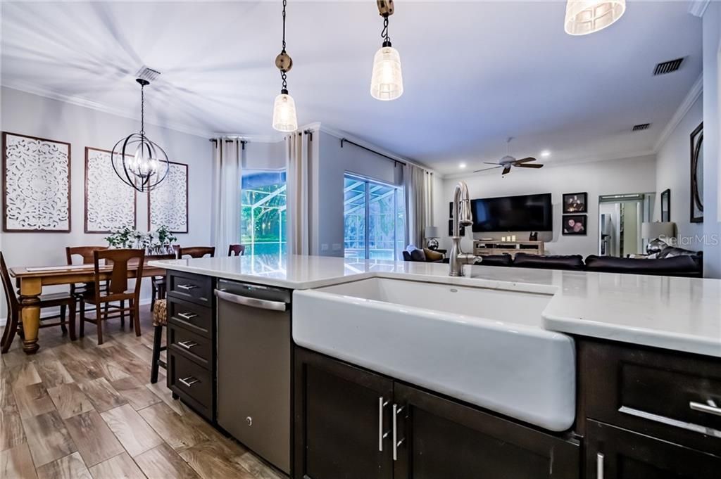 Recently Sold: $850,000 (5 beds, 4 baths, 4853 Square Feet)