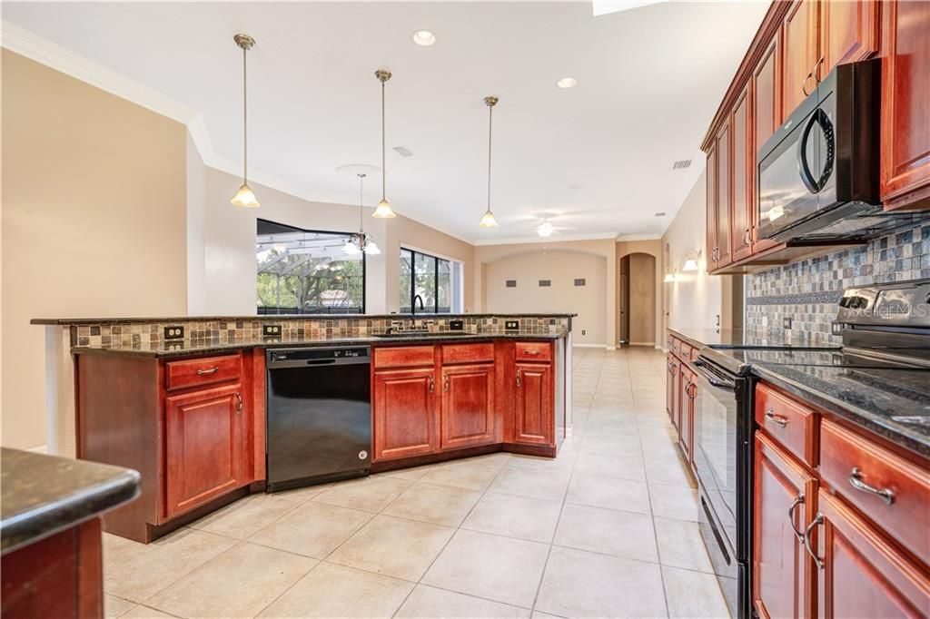 Recently Sold: $689,000 (5 beds, 3 baths, 4024 Square Feet)