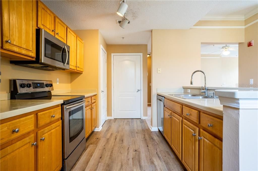 Recently Sold: $189,900 (2 beds, 2 baths, 1219 Square Feet)