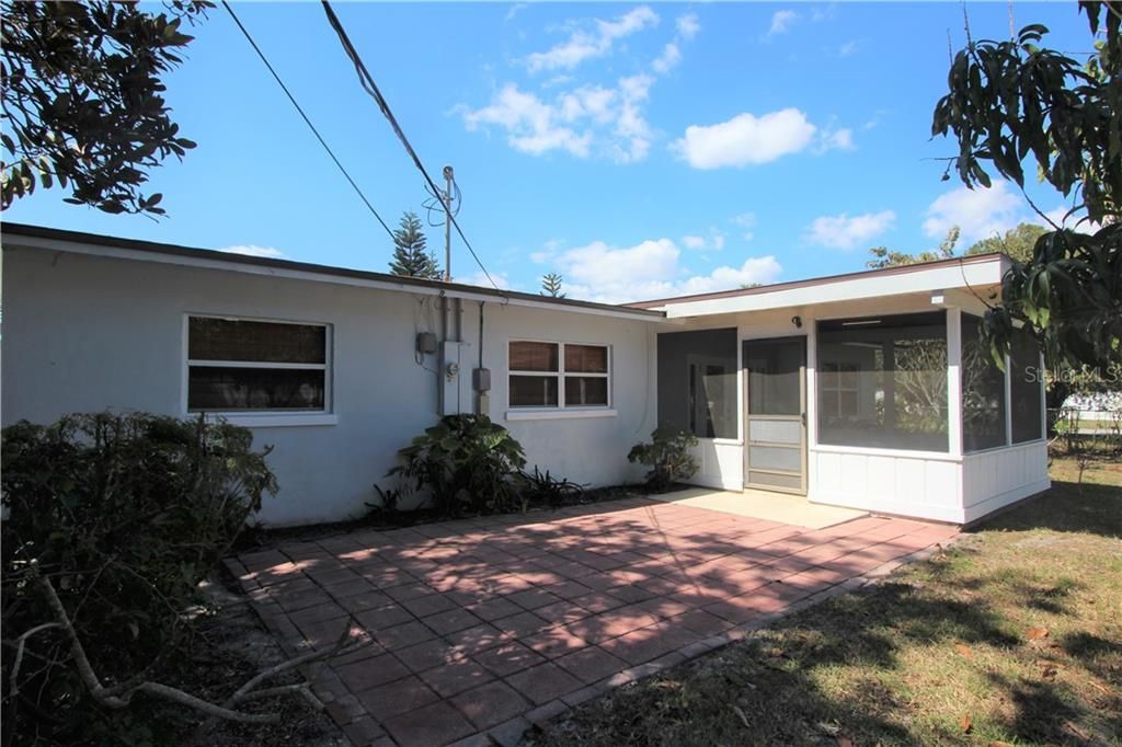 Recently Rented: $1,599 (3 beds, 2 baths, 1368 Square Feet)