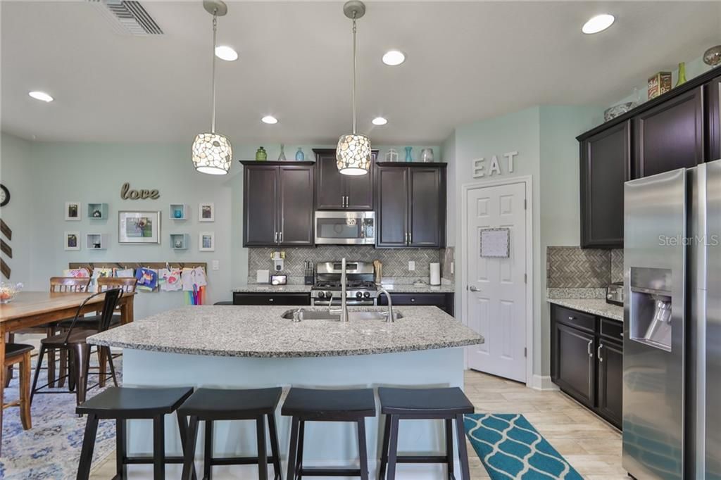 Recently Sold: $382,000 (5 beds, 3 baths, 2383 Square Feet)